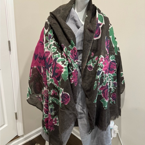 Large Virginia Johnson merino Wool Shawl - Picture 2 of 8